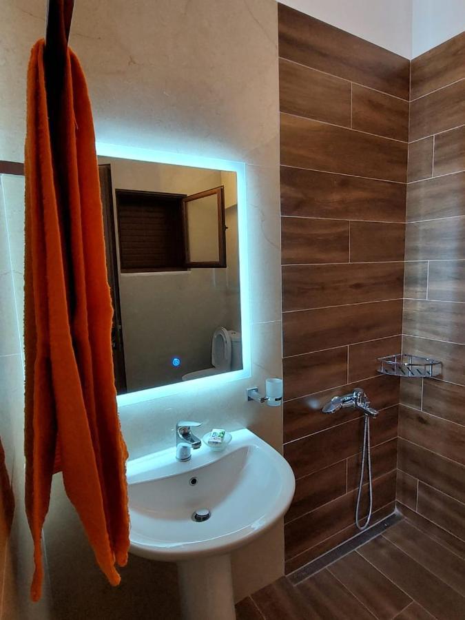 בראט Guest House Gorani מראה חיצוני תמונה