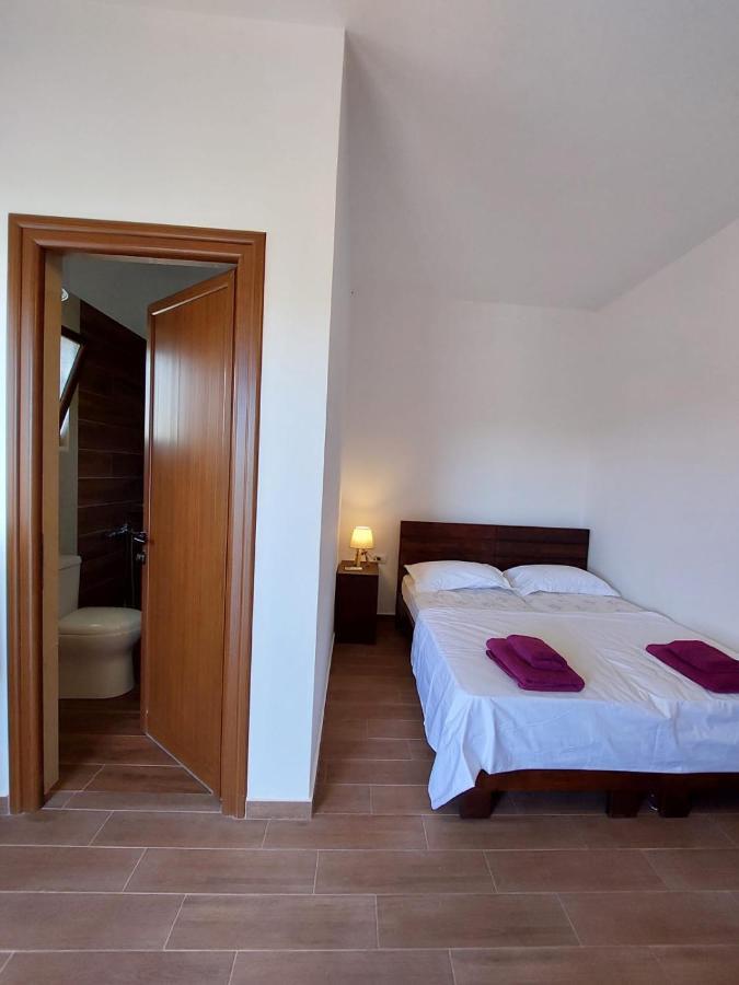 בראט Guest House Gorani מראה חיצוני תמונה